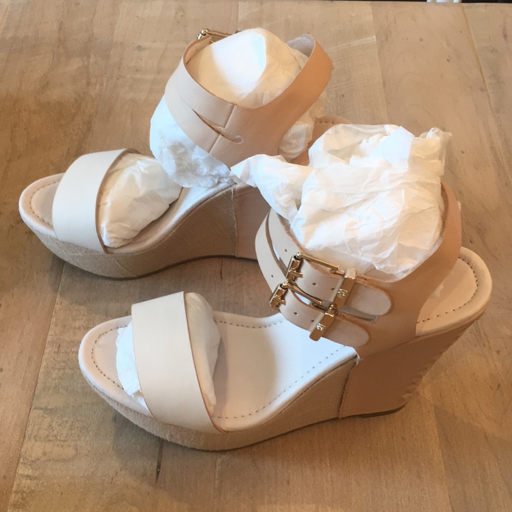 *SOLD* Elliott Lucca Wedges - Picture 5 of 6